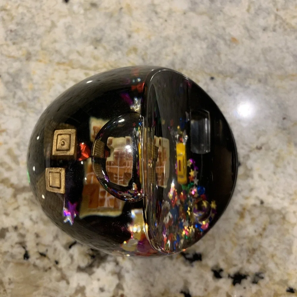 World Trade Center‎ Snow Globe pen  Holder Souvenir
